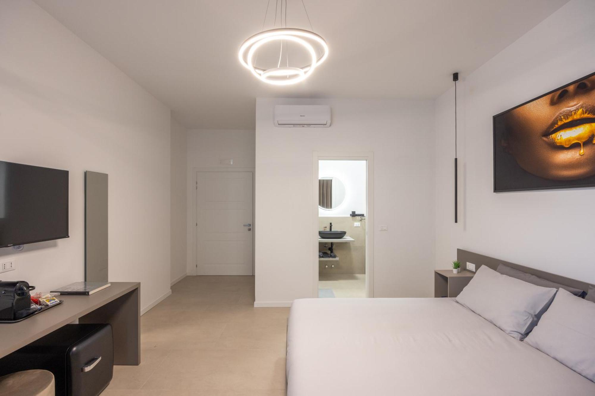 Luxury Station Suite Болонья Екстер'єр фото