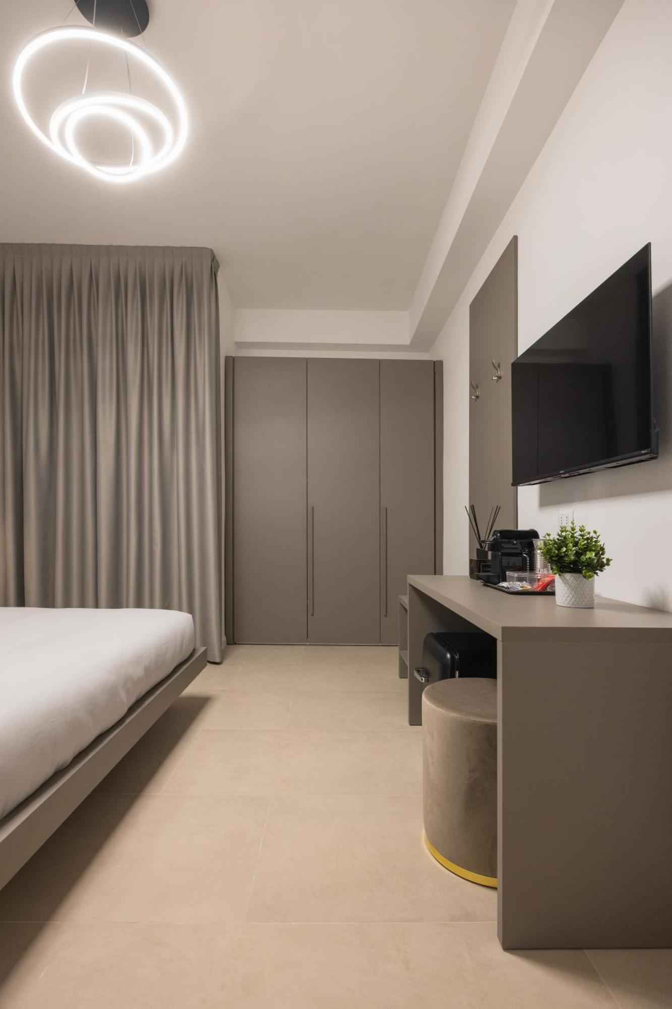 Luxury Station Suite Болонья Екстер'єр фото
