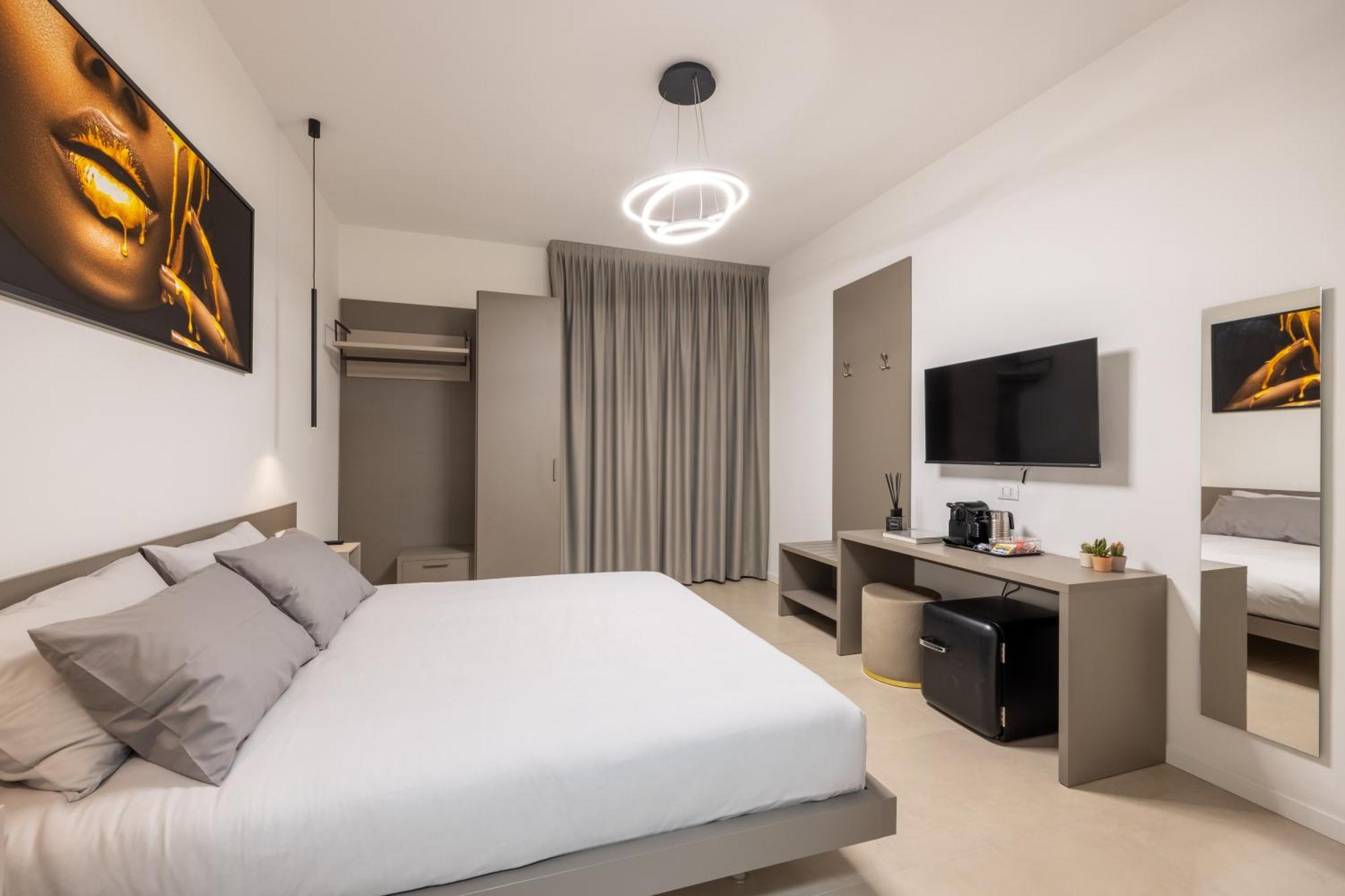Luxury Station Suite Болонья Екстер'єр фото