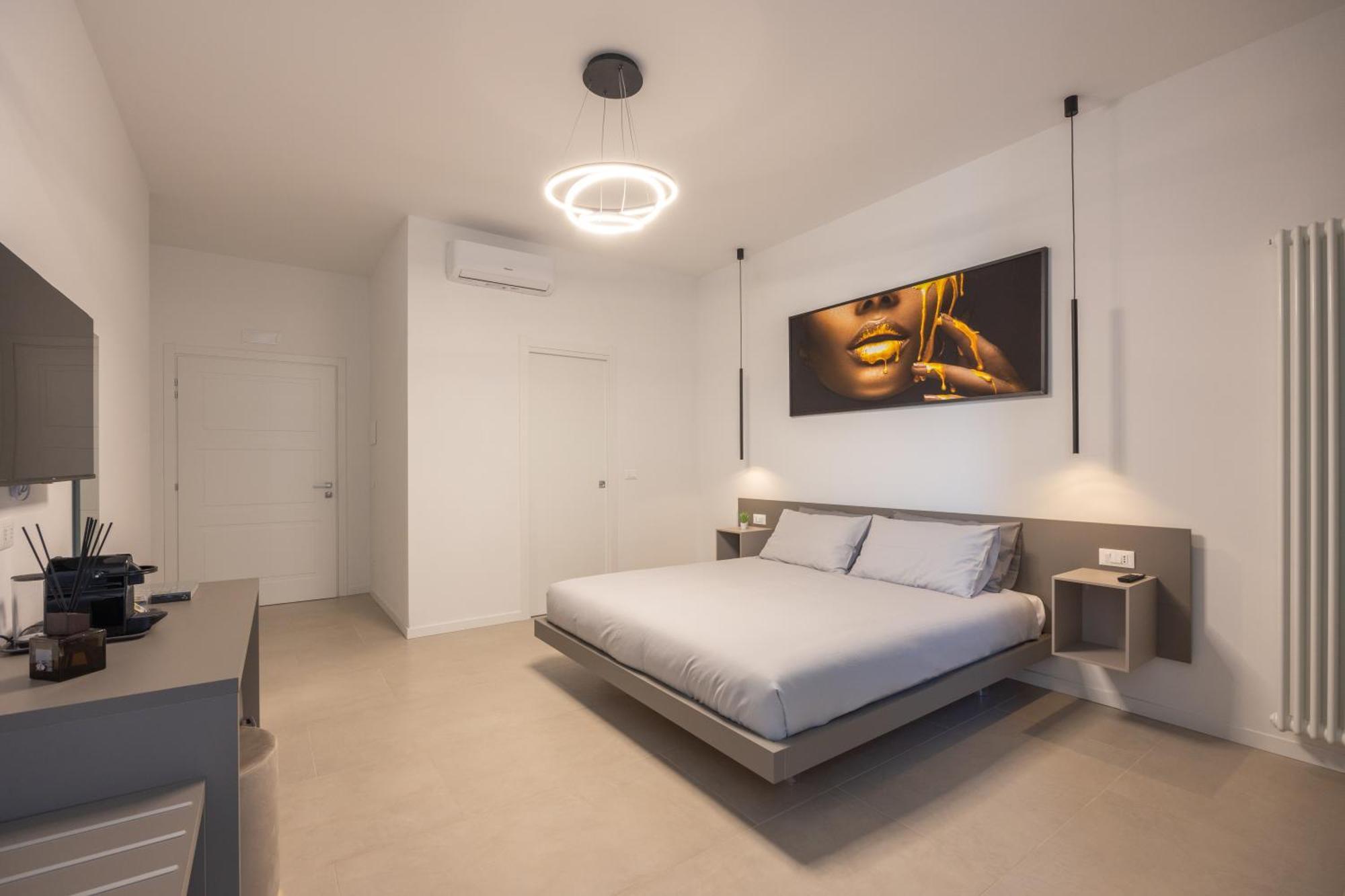 Luxury Station Suite Болонья Екстер'єр фото