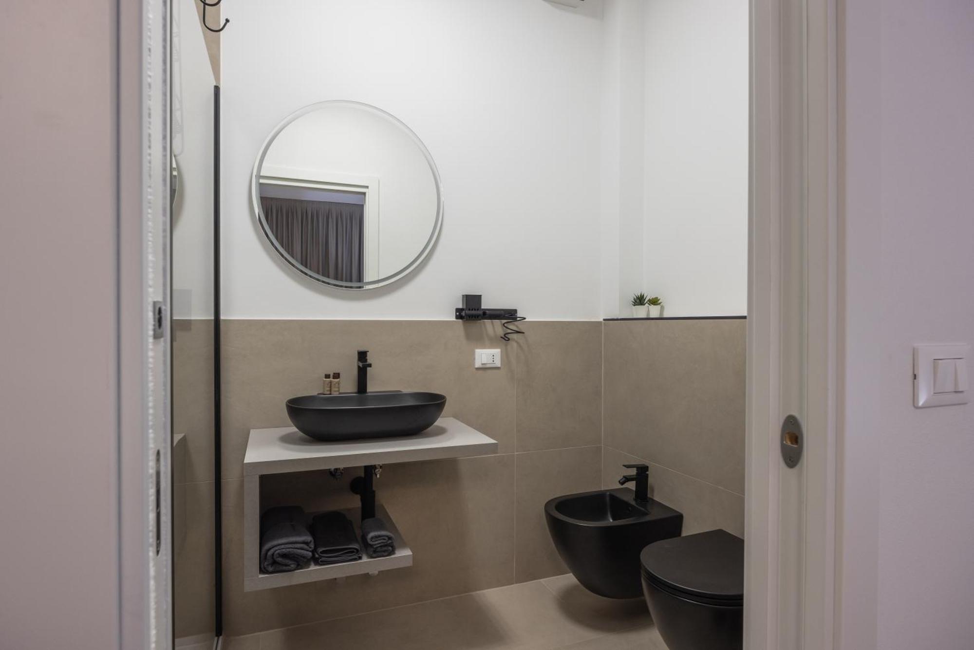 Luxury Station Suite Болонья Екстер'єр фото
